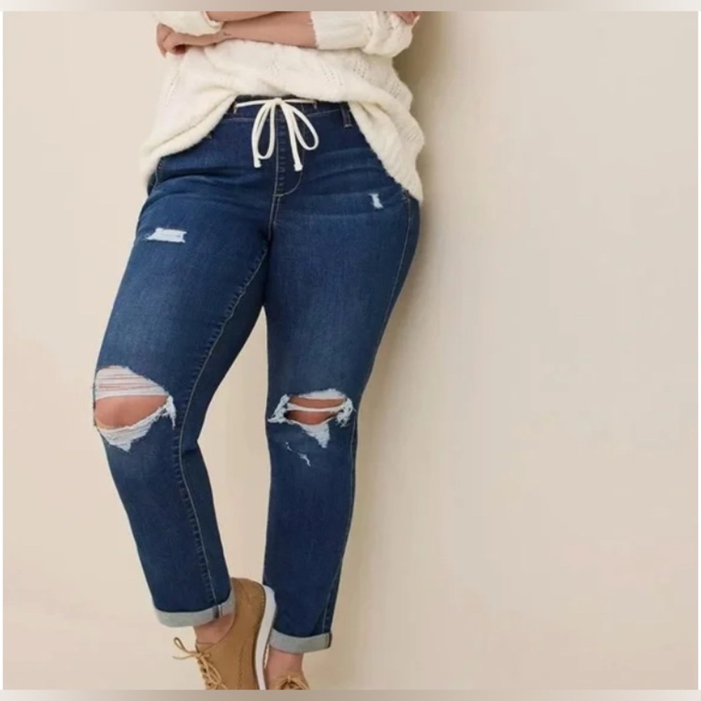 Torrid Pull On Boyfriend Distressed Straight Leg Super Soft Jeans Size 2 Regular